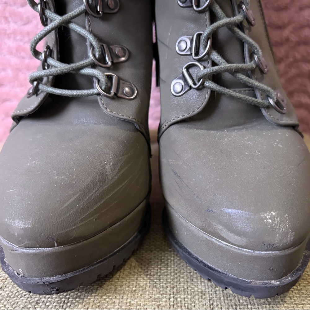 🎉HP🎉 Stylish Olive Green Lace-Up “School Girl” Ankle Boots - Picture 3 of 10